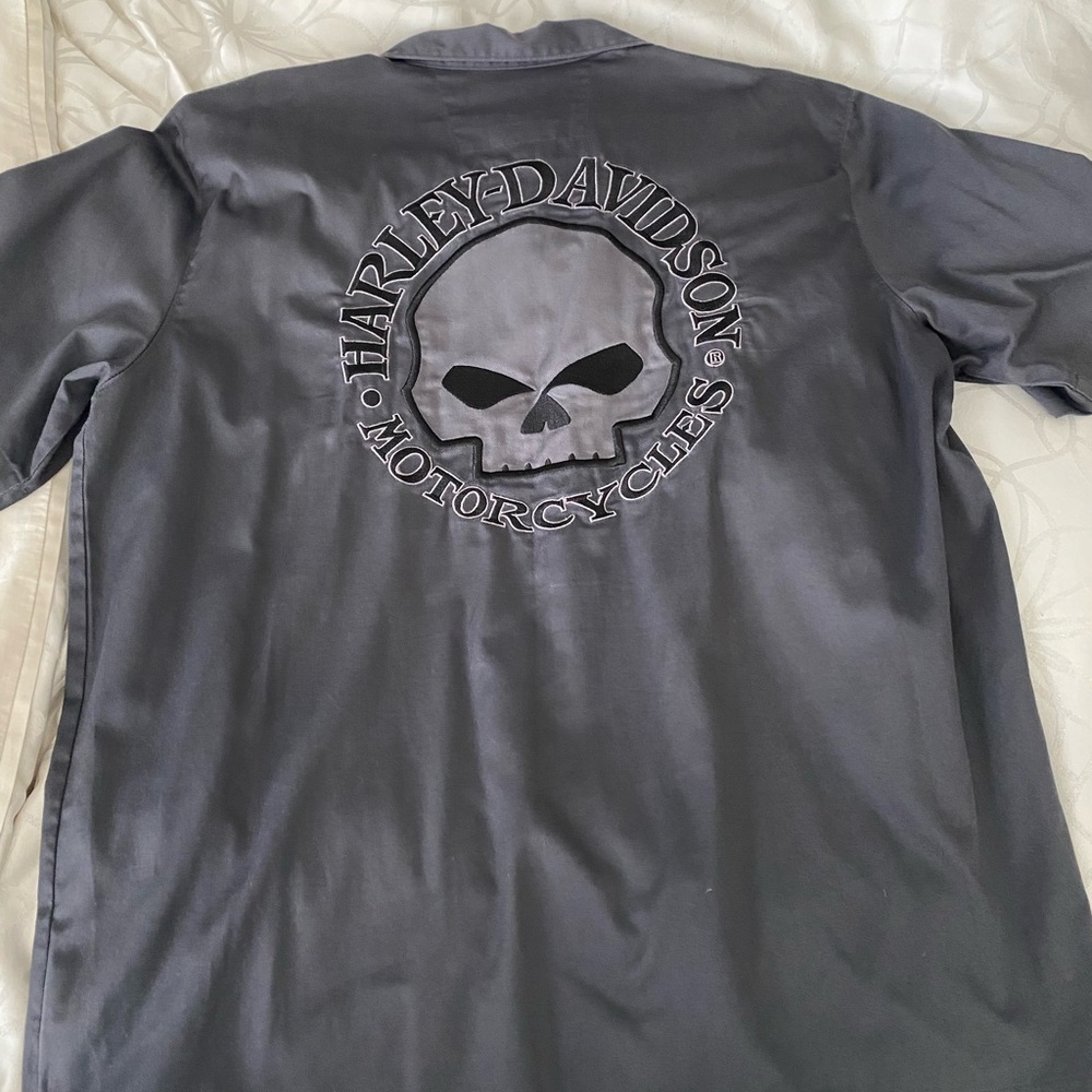 Original Harley Davidson button down short sleeve shirt in XL.